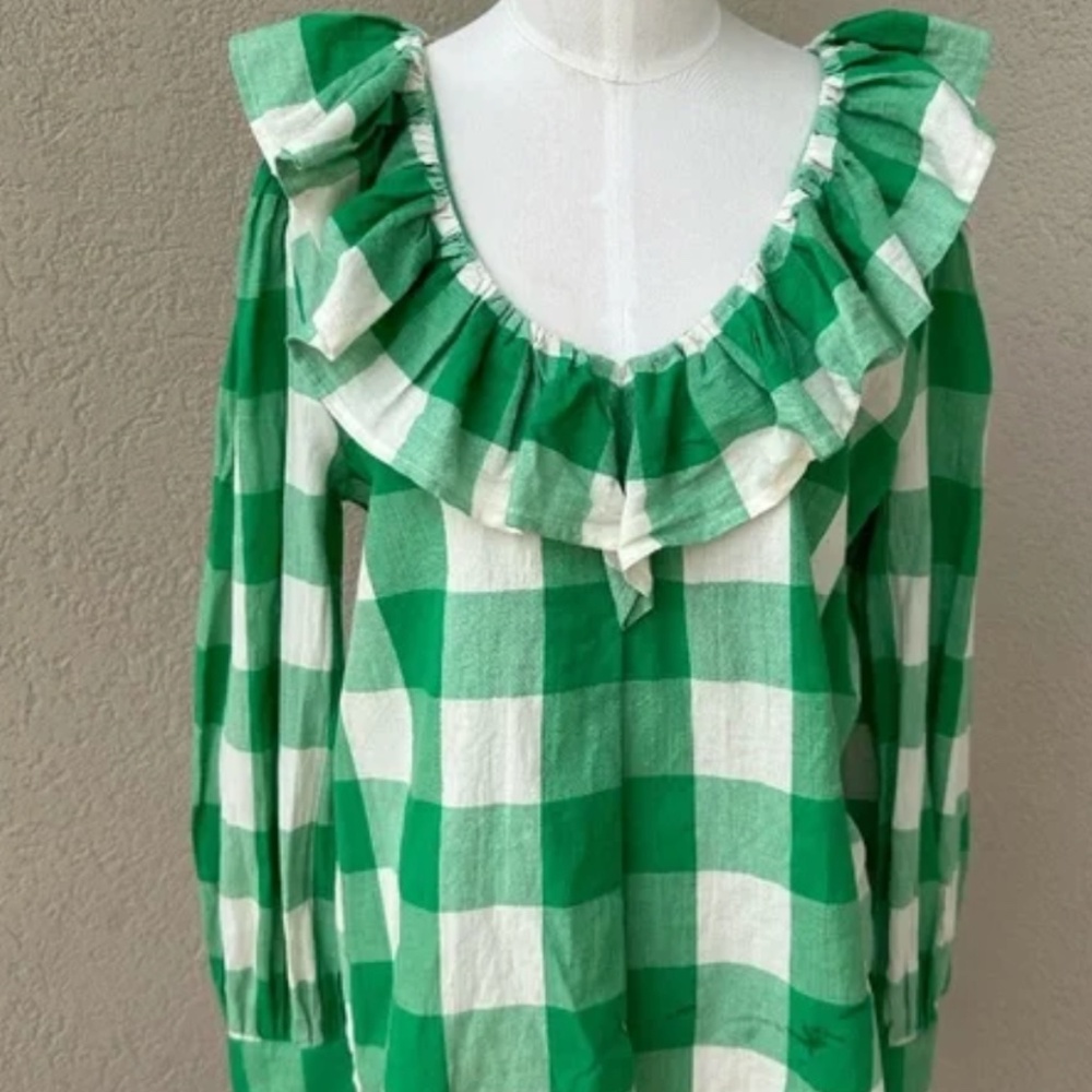 Mille resort and wear green and white ruffle top.